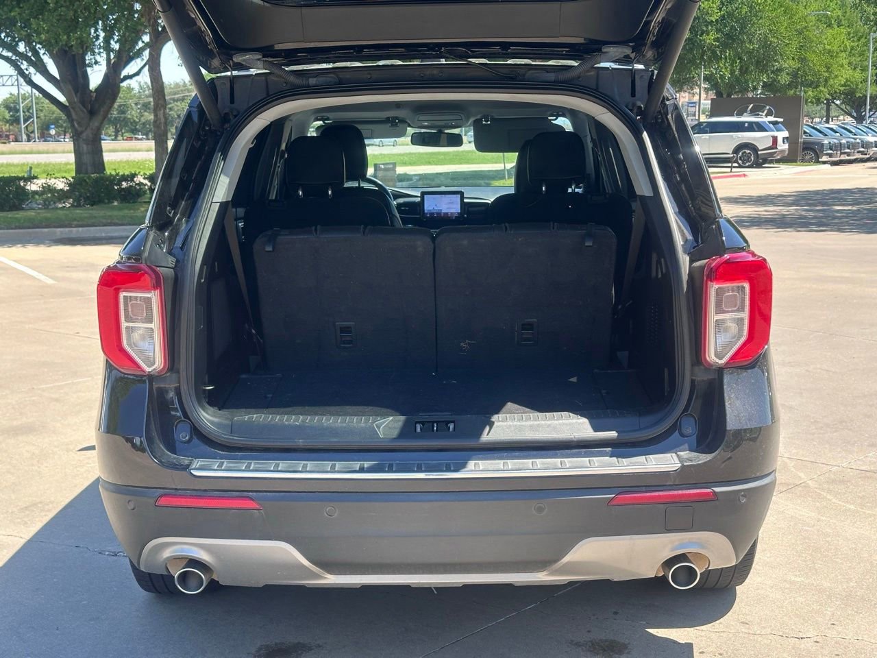 Used 2022 Ford Explorer Limited w/ Equipment Group 301A RWD image 16