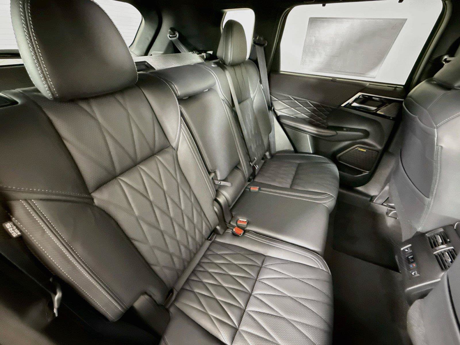 New 2026 Mitsubishi Outlander SEL FWD image 30