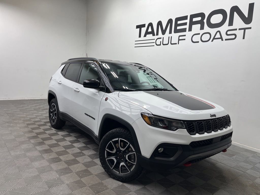 Used 2025 Jeep Compass Trailhawk AWD/4WD image 1