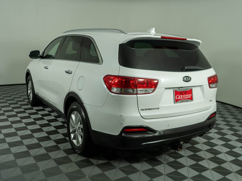 Used 2016 Kia Sorento LX w/ LX Convenience Package AWD/4WD image 4