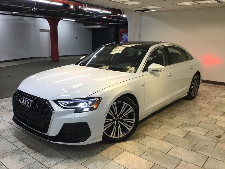 Used 2023 Audi A8 L 3.0T image 3