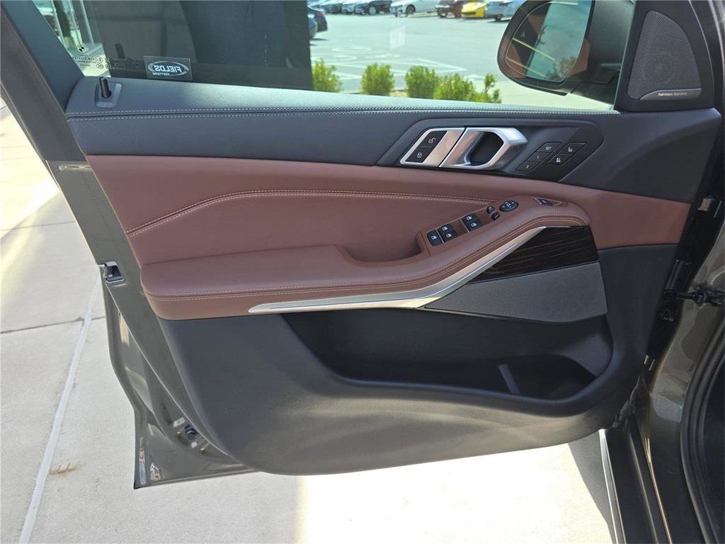 Used 2025 BMW X5 xDrive40i w/ Climate Comfort Package image 21