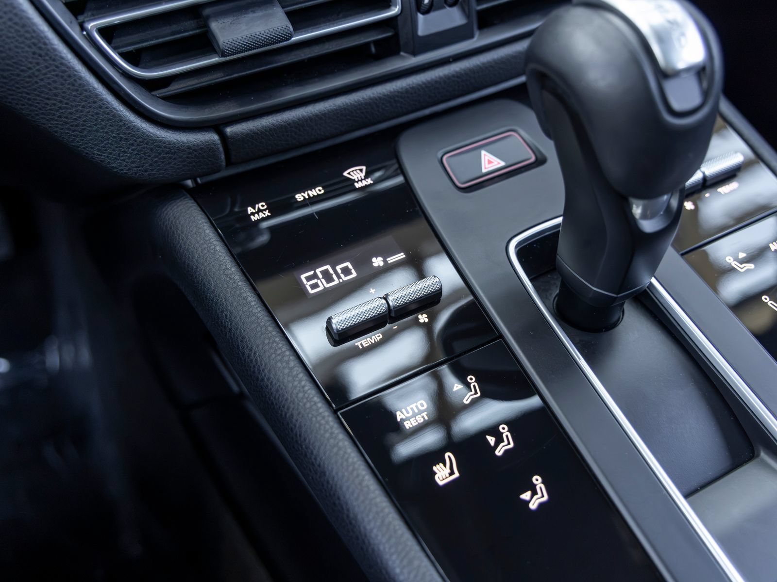 Certified 2023 Porsche Macan Turbo AWD/4WD image 44