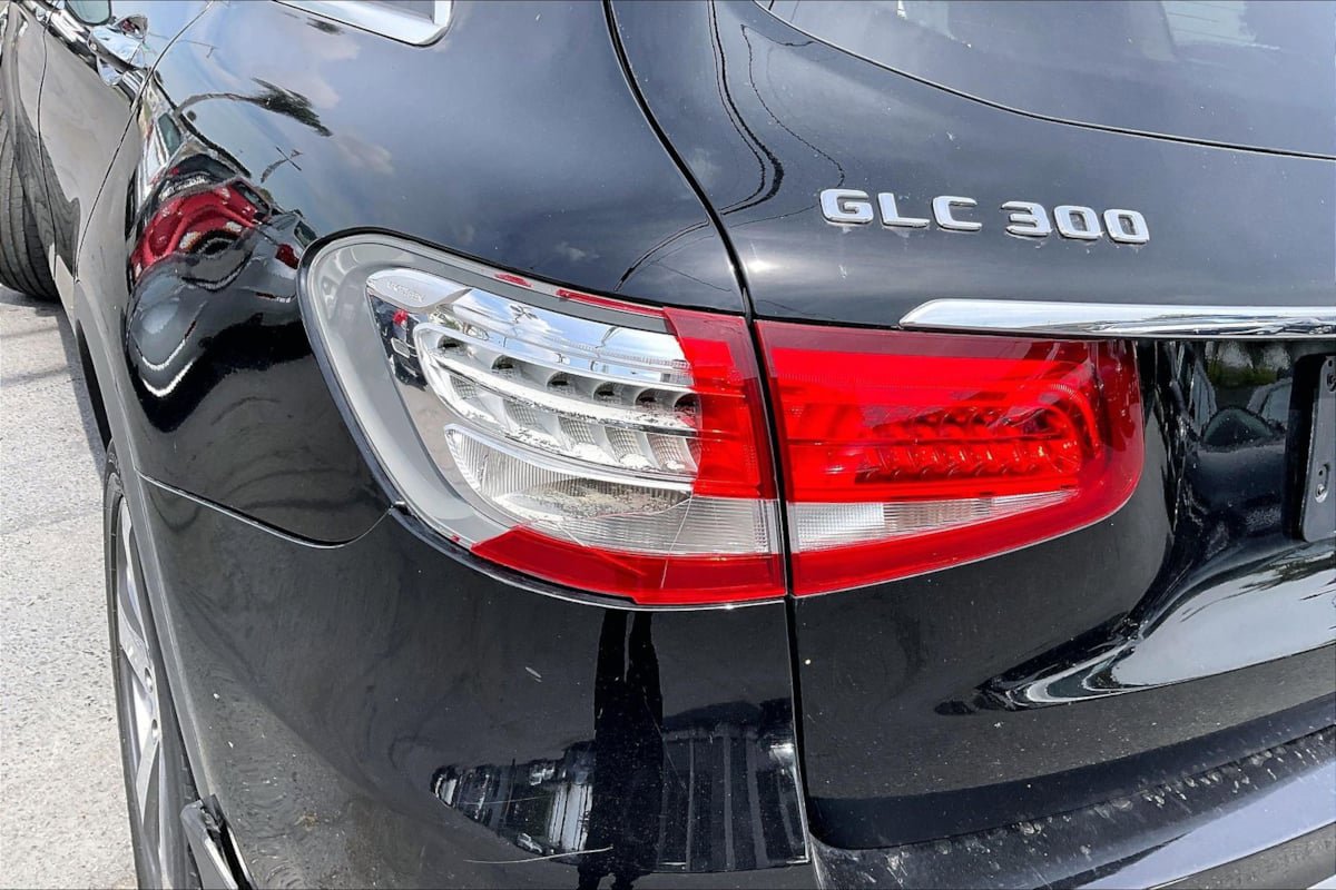 Used 2018 Mercedes-Benz GLC 300 w/ Premium Package image 30