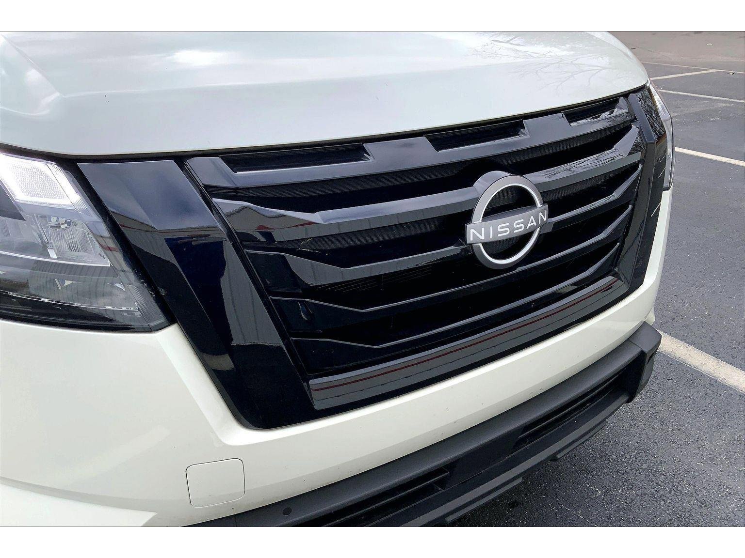 Used 2024 Nissan Pathfinder SV w/ Black Appearance Package image 26