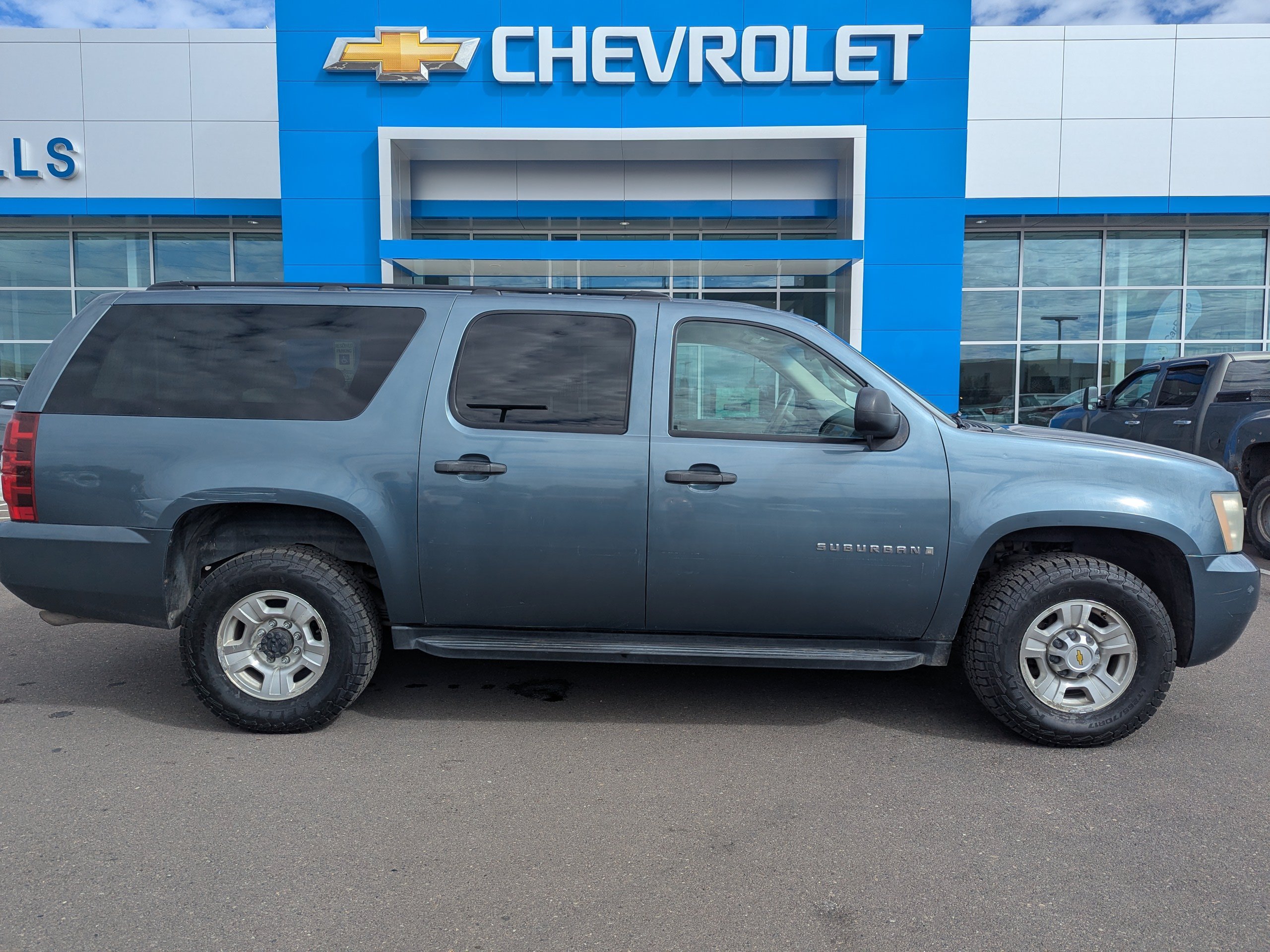 Used 2009 Chevrolet Suburban 2500 LS w/ Skid Plate Package AWD/4WD image 32