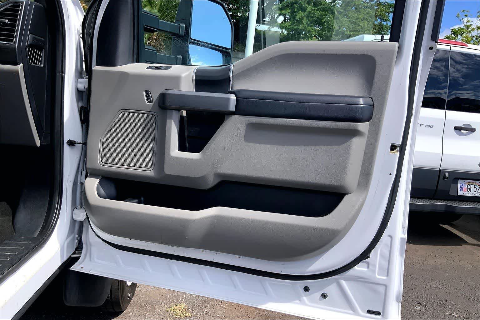 Used 2017 Ford F550 4x4 Regular Cab Super Duty image 27
