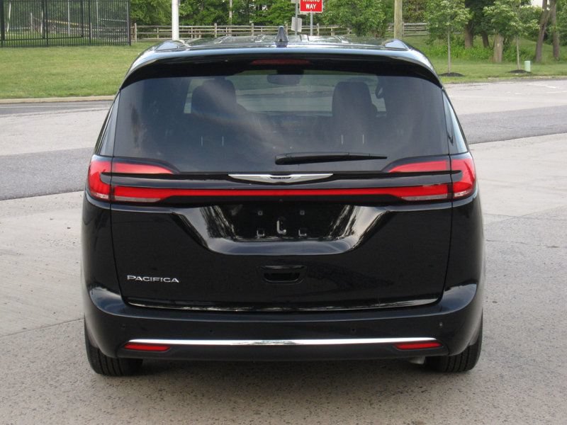 Used 2025 Chrysler Pacifica Select FWD image 14