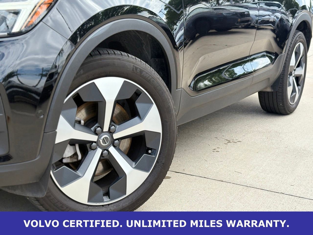 Certified 2025 Volvo XC40 B5 Plus AWD/4WD image 10