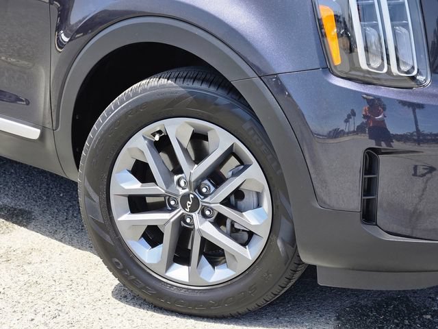 Used 2025 Kia Telluride LX FWD image 5