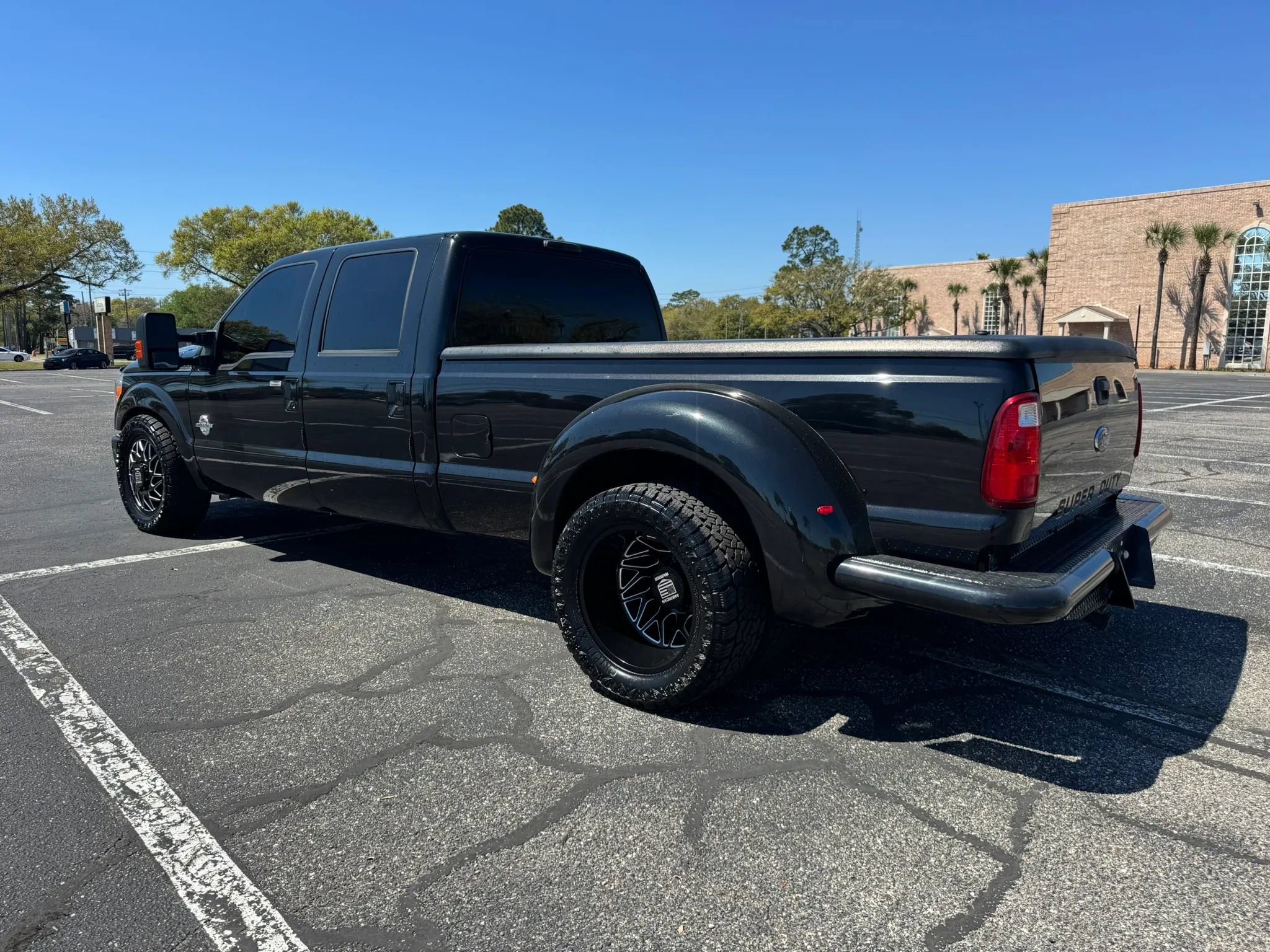 Used 2011 Ford F350 Lariat RWD image 8