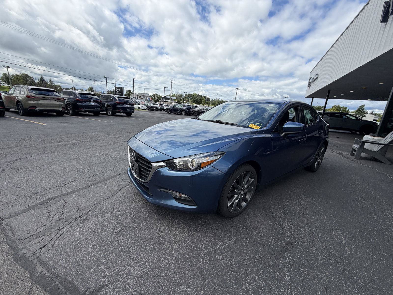 Used 2018 MAZDA MAZDA3 Touring FWD image 3
