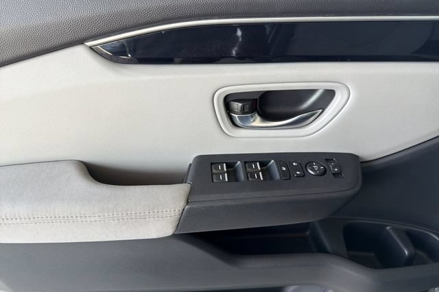 Used 2023 Honda Pilot LX image 12