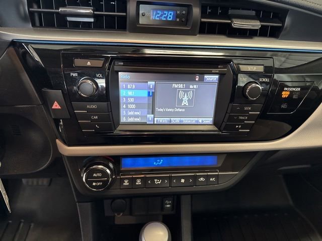 Used 2014 Toyota Corolla LE FWD image 27