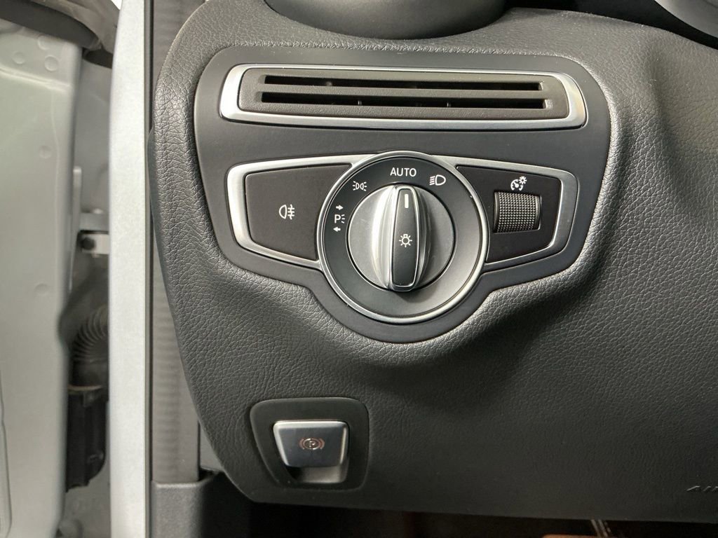 Used 2020 Mercedes-Benz C 300 Sedan image 17