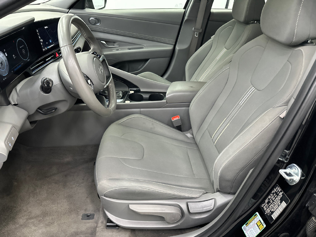 Used 2025 Hyundai Elantra SEL FWD image 9