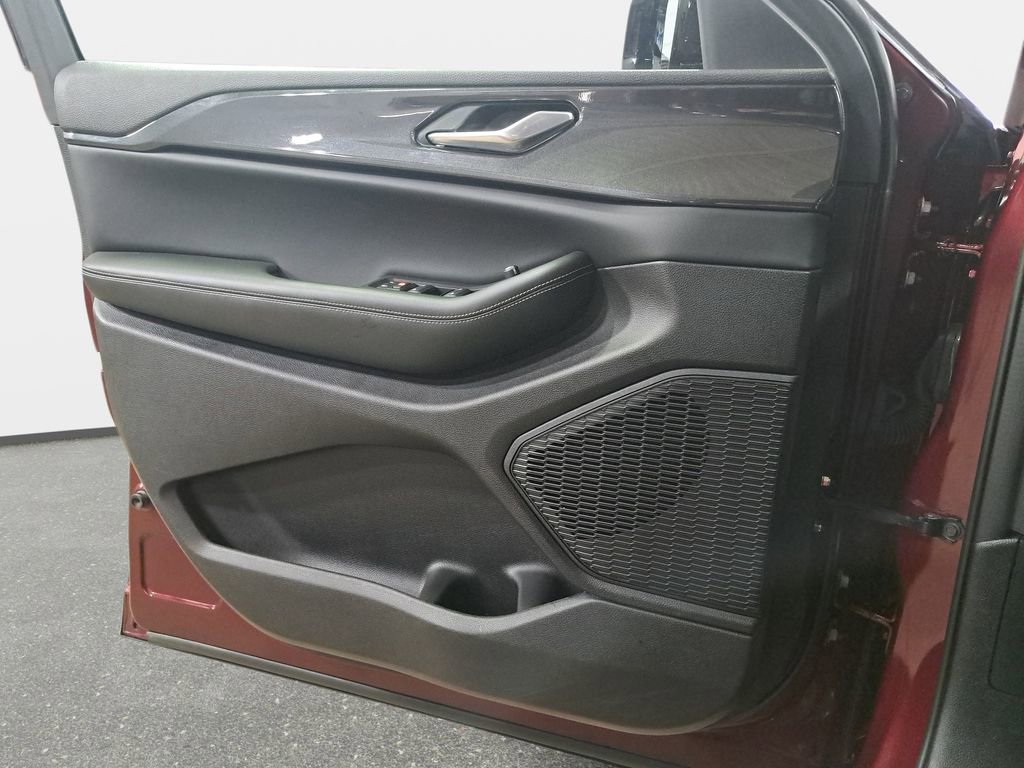 Used 2023 Jeep Grand Cherokee Altitude image 26