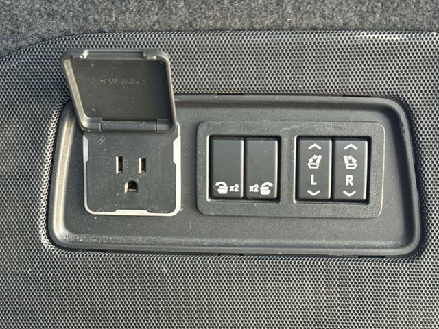 Used 2022 Cadillac Escalade Luxury RWD image 12