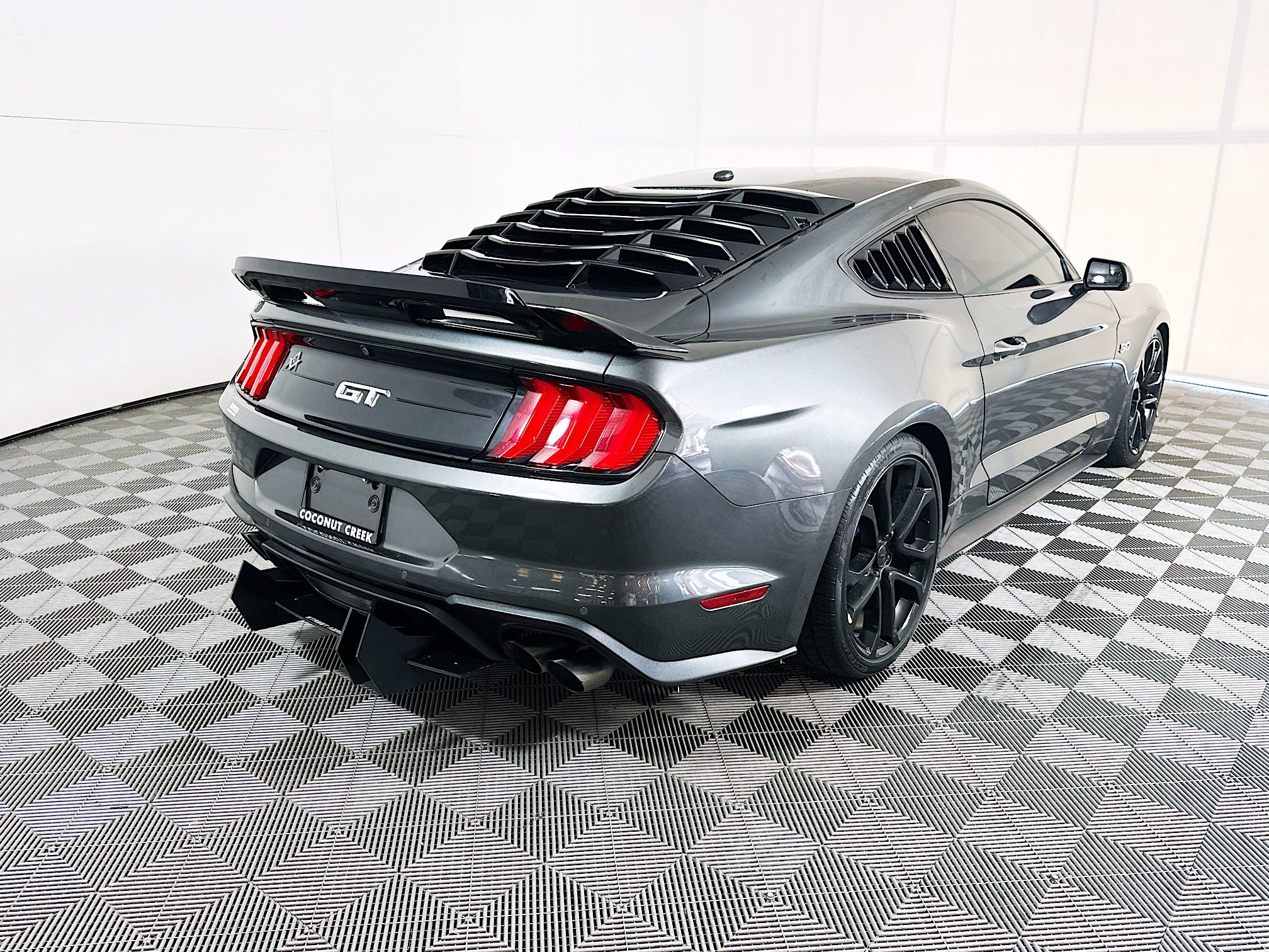 Used 2018 Ford Mustang GT Premium RWD image 3