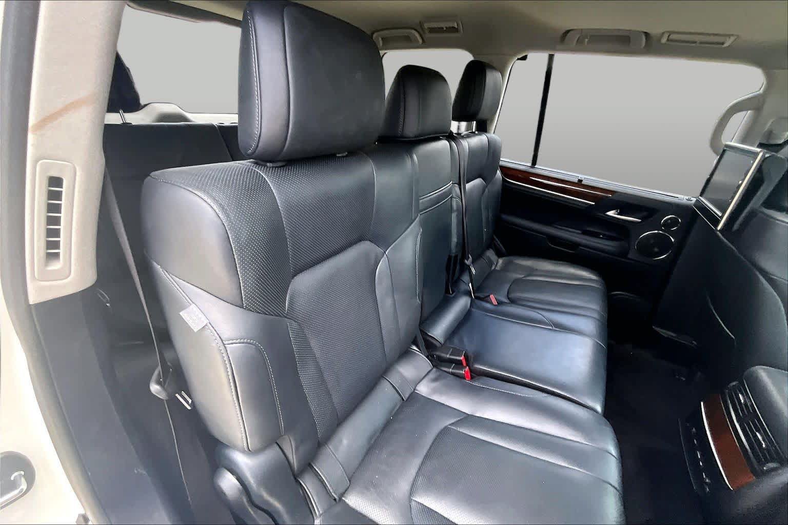 Used 2017 Lexus LX 570 4WD image 19