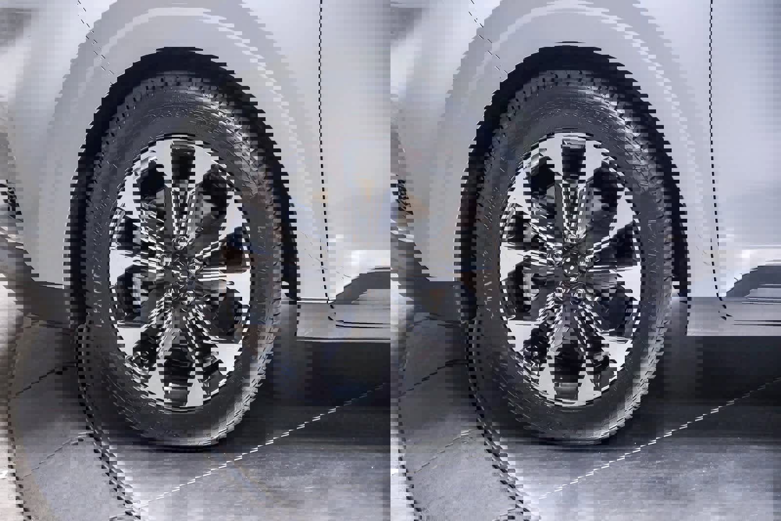 Used 2024 Kia Carnival EX image 10