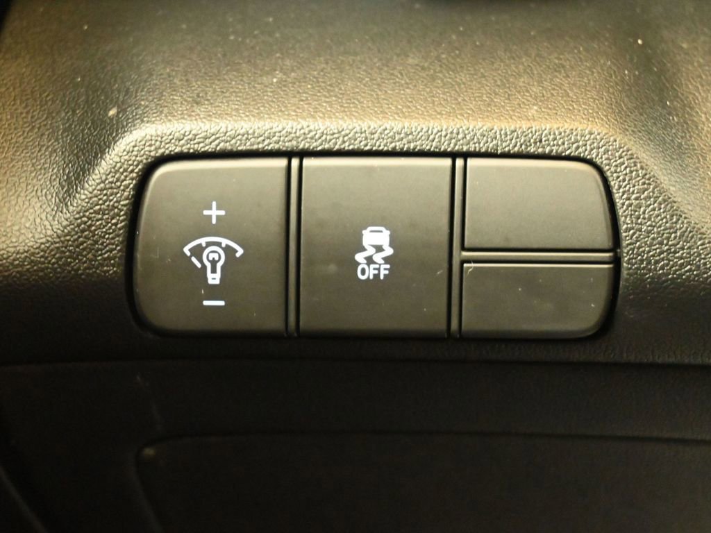 Certified 2024 Hyundai Elantra SEL w/ Convenience Package image 24