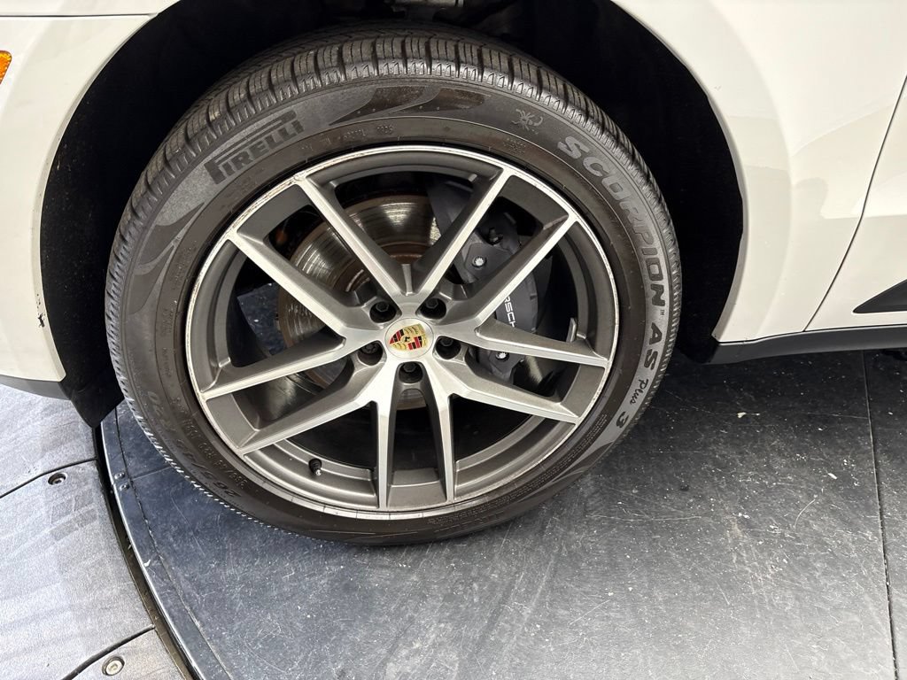 Certified 2023 Porsche Macan AWD/4WD image 14