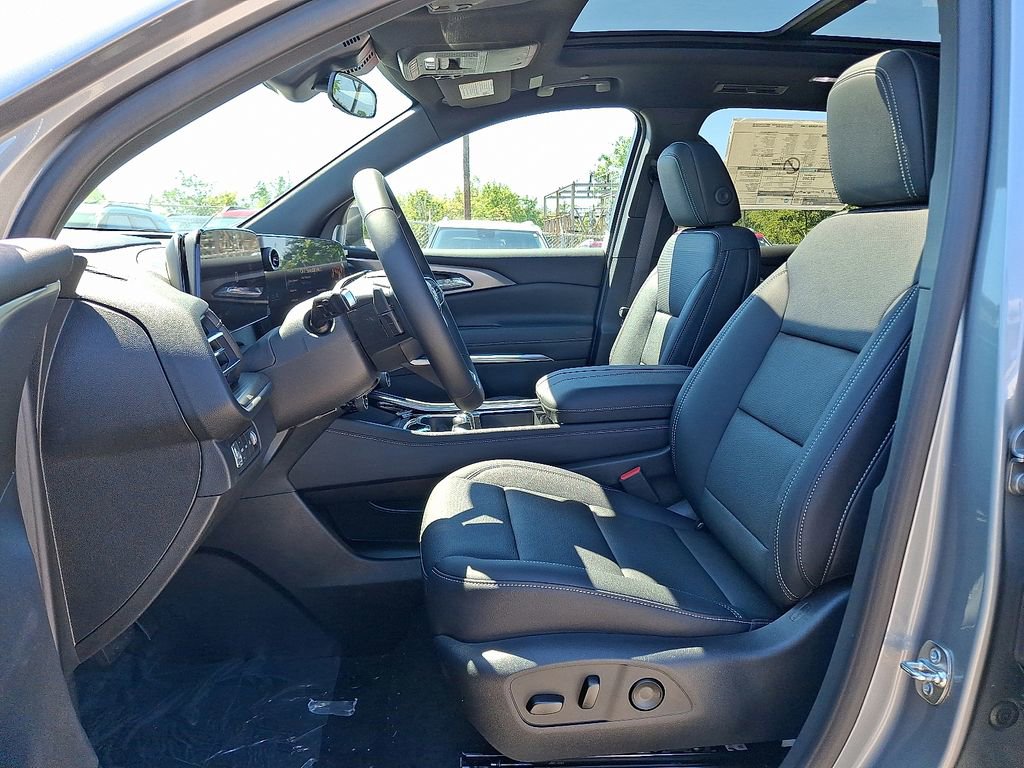 New 2025 Chevrolet Traverse LT w/ Sun and Wheel Package image 11