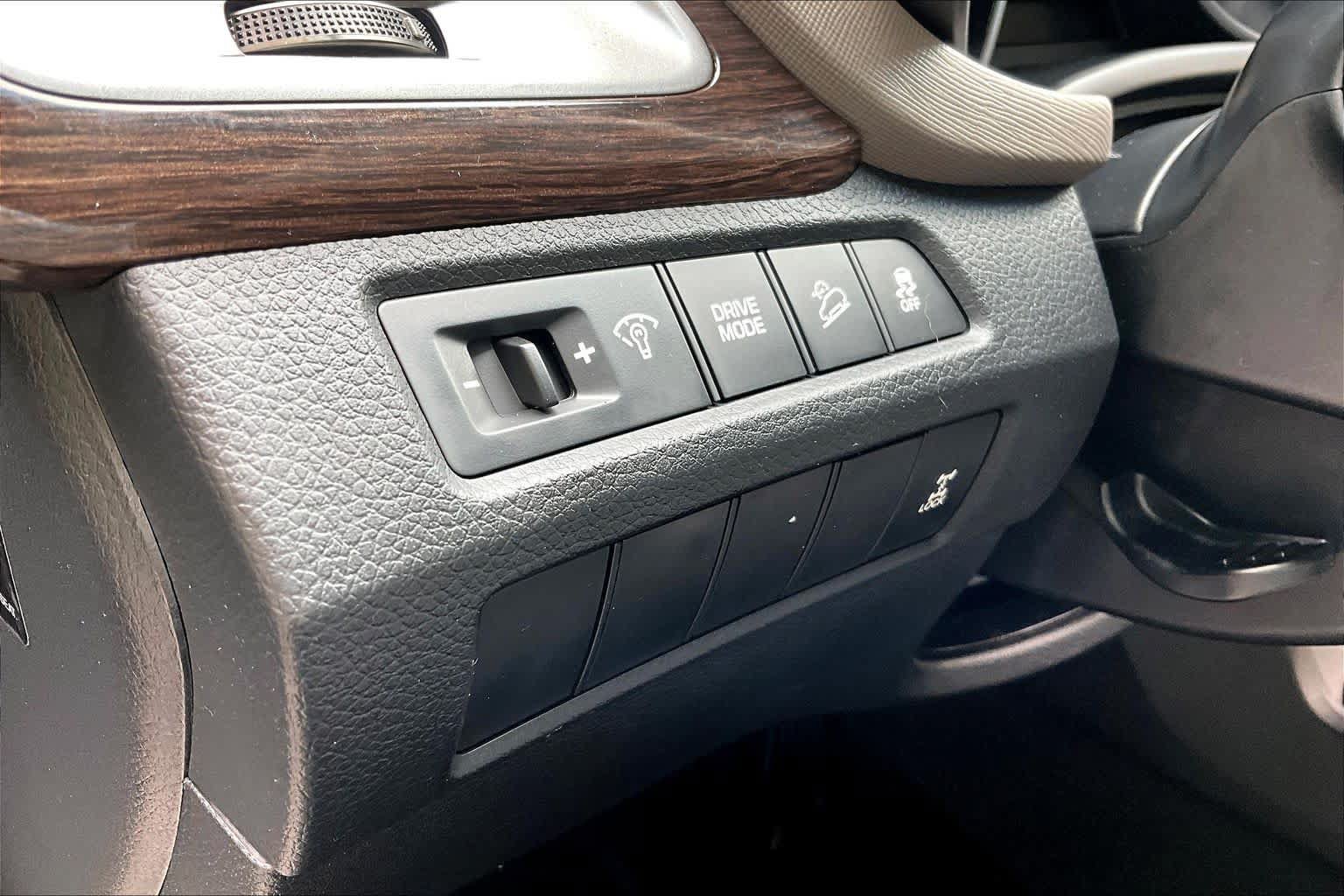Used 2018 Hyundai Santa Fe Sport w/ 2.4L Value Package 02 AWD/4WD image 32