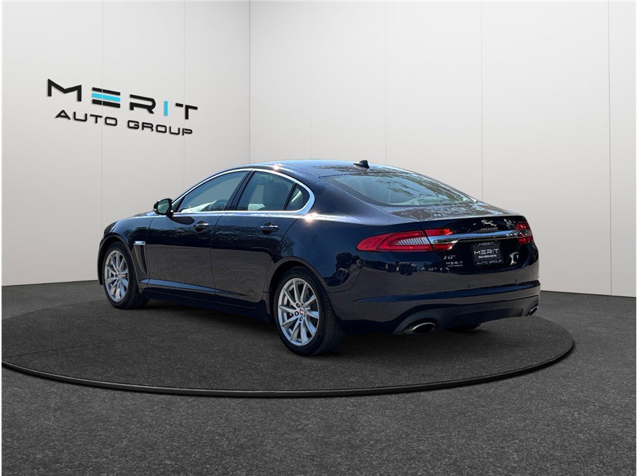 Used 2015 Jaguar XF Premium RWD image 7