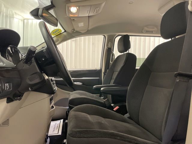 Used 2018 Dodge Grand Caravan SE w/ UConnect Hands-Free Group image 8