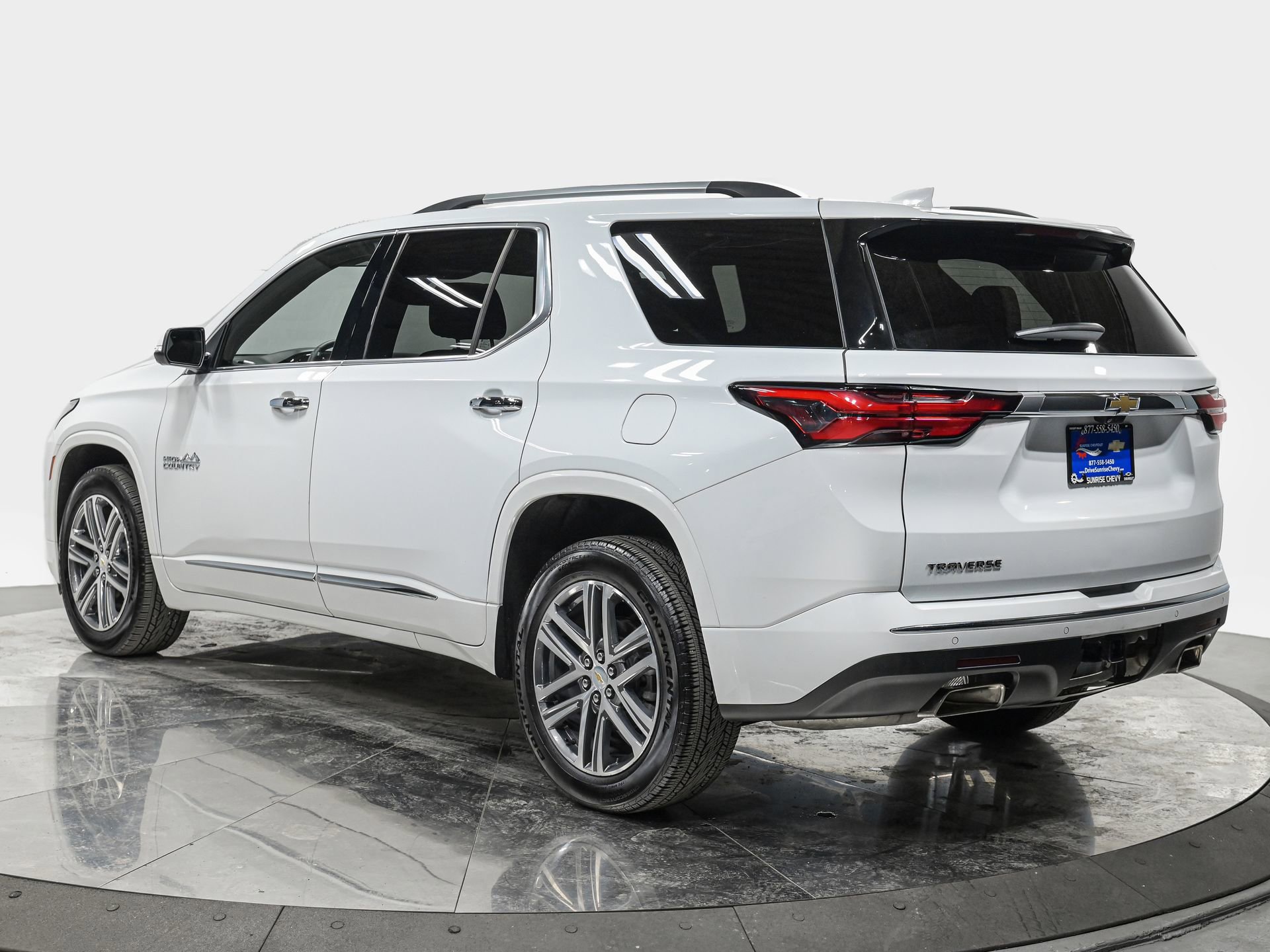 Used 2023 Chevrolet Traverse High Country w/ LPO, Floor Liner Package FWD image 4