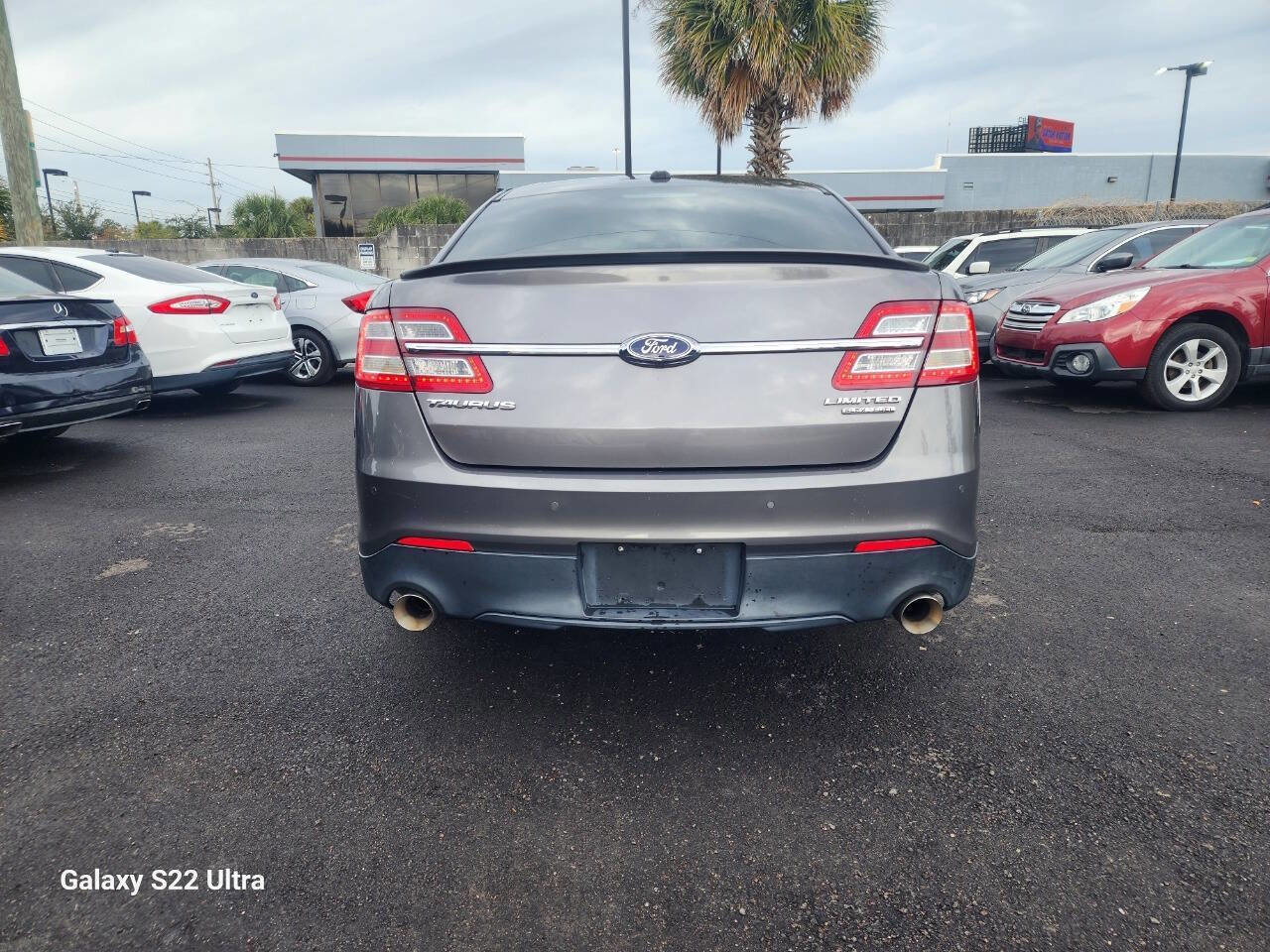 Used 2013 Ford Taurus Limited FWD image 7