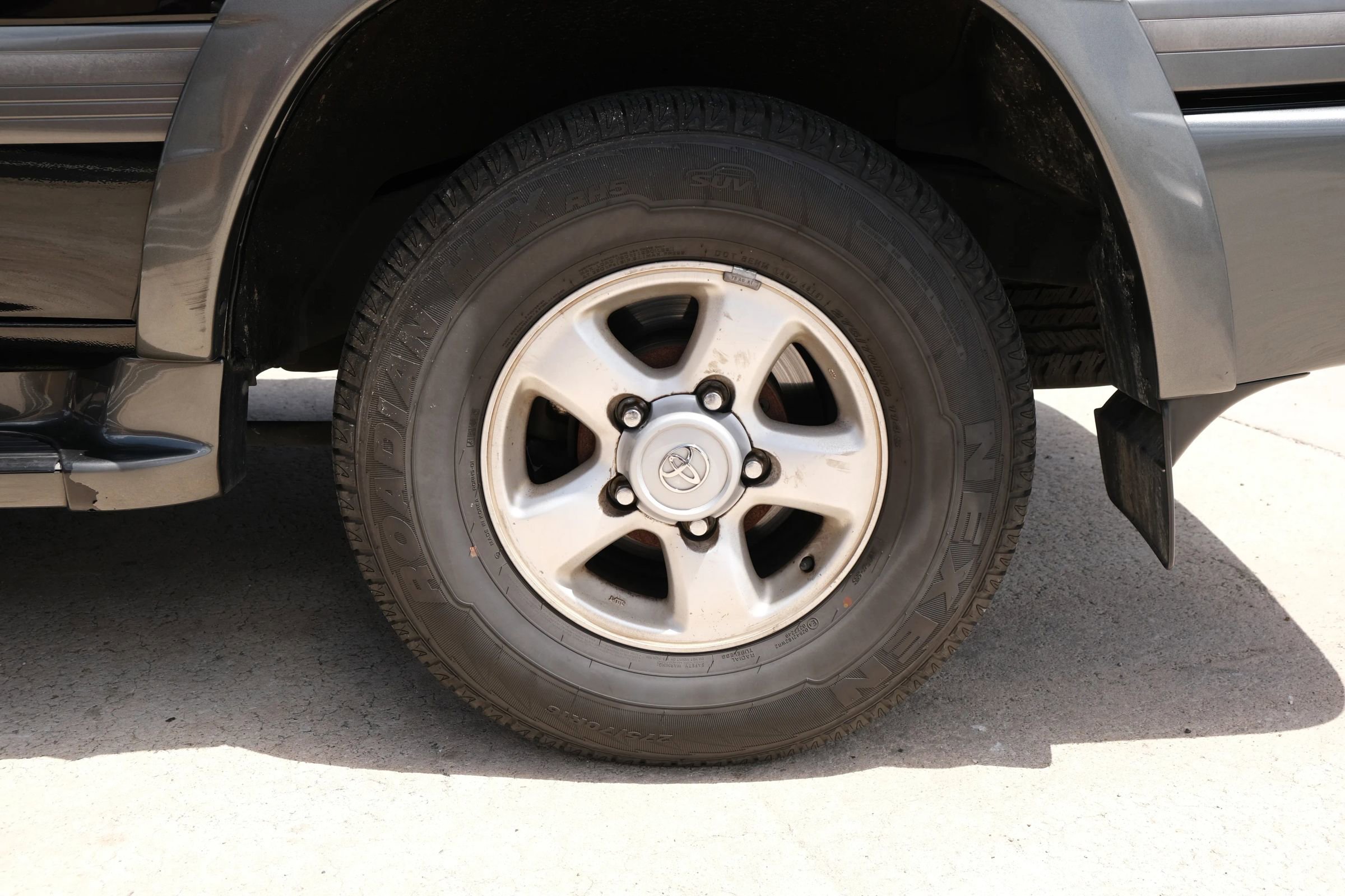 Used 2000 Toyota Land Cruiser AWD/4WD image 15