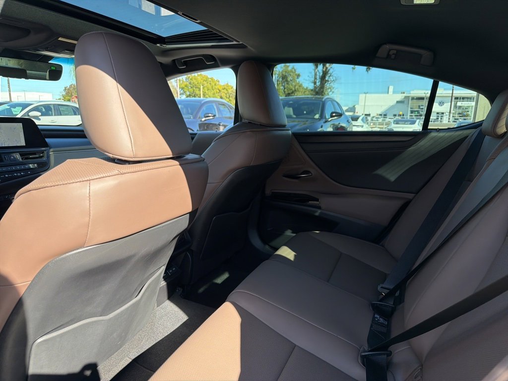 Used 2024 Lexus ES 350 w/ Premium Package image 3