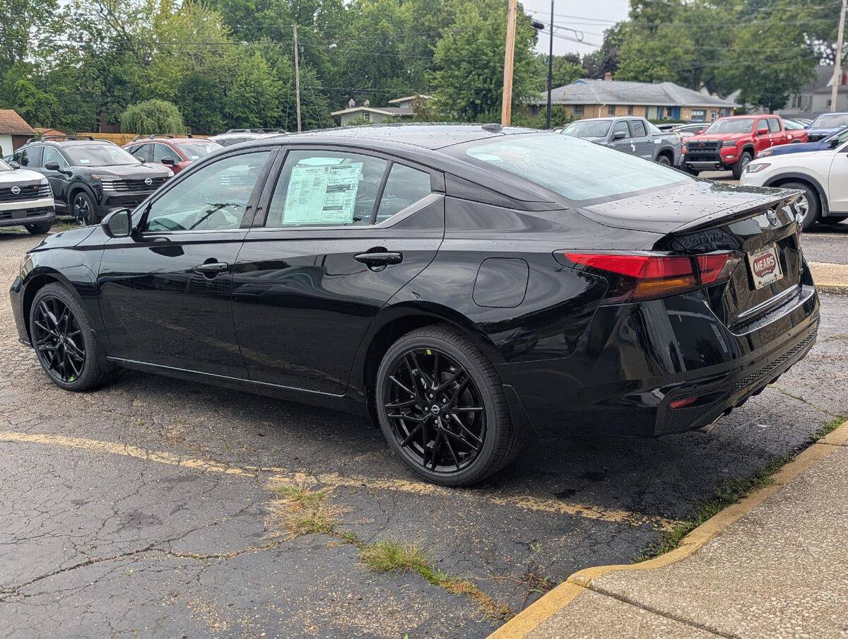 New 2026 Nissan Altima 2.5 SR w/ SR Midnight Edition Package AWD/4WD image 6