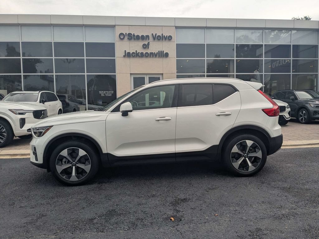 Certified 2023 Volvo XC40 B5 Plus w/ Protection Package Premier AWD/4WD image 3