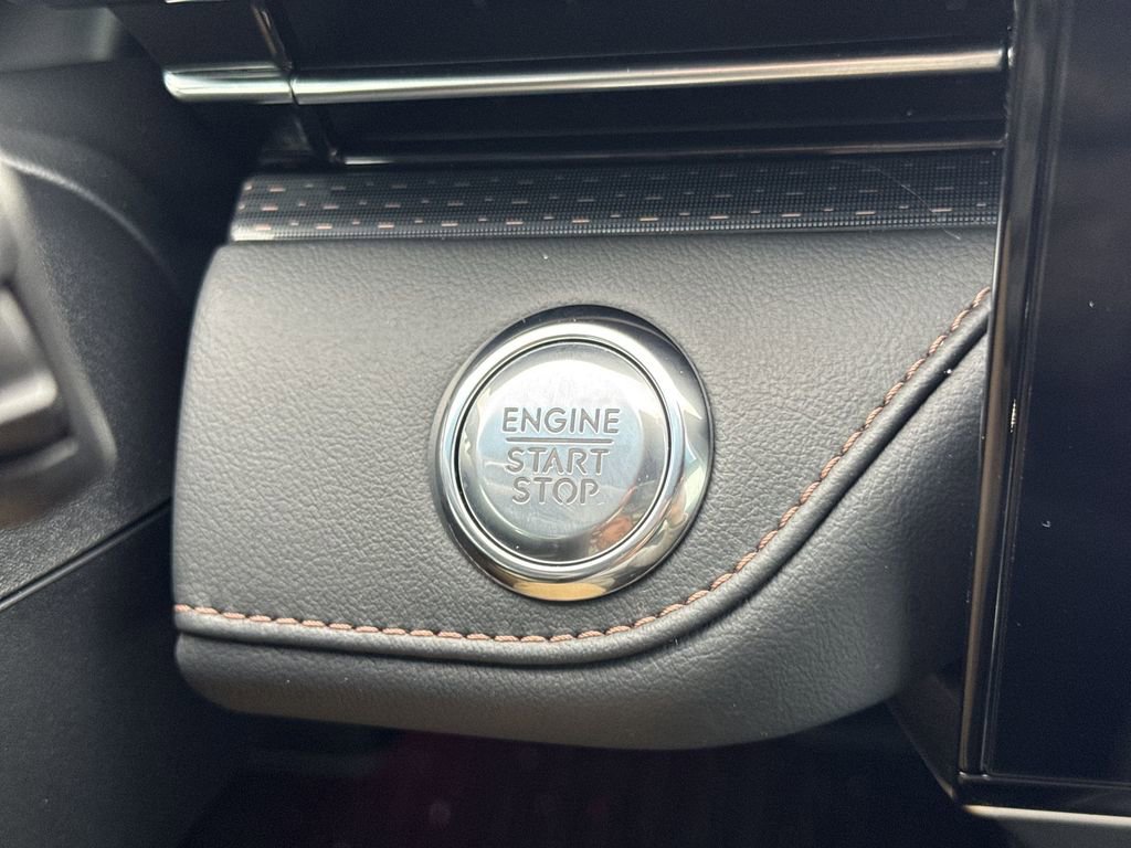 Used 2024 Lincoln Nautilus Reserve w/ Equipment Group 202A image 17