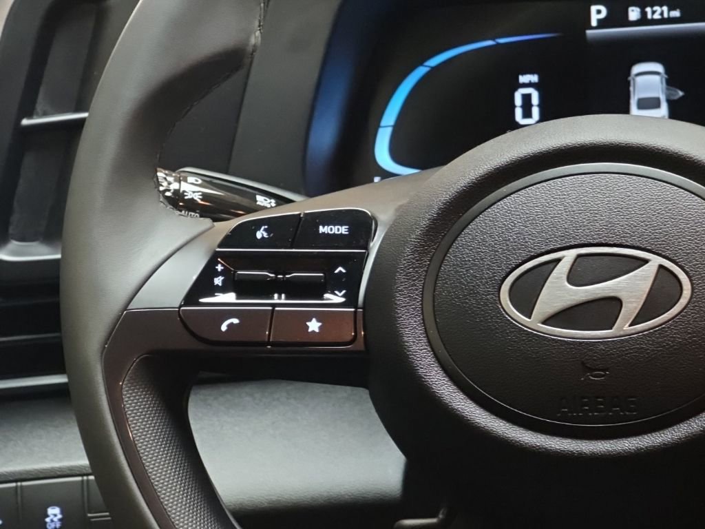 Certified 2025 Hyundai Elantra Sport image 17