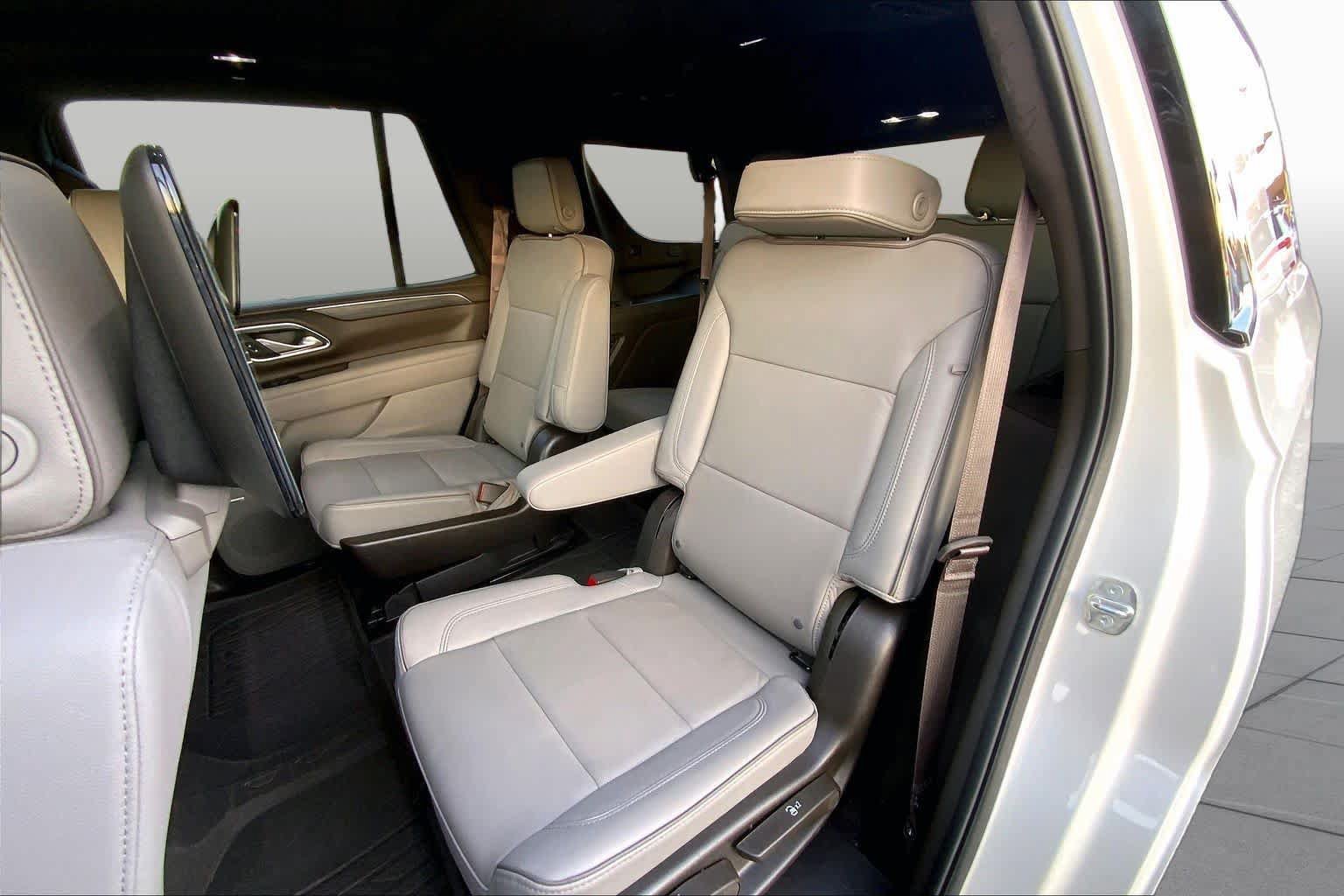 Used 2024 GMC Yukon SLT w/ SLT Luxury Package RWD image 20