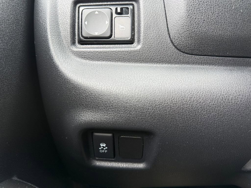 Used 2015 Nissan Versa Note SV FWD image 13