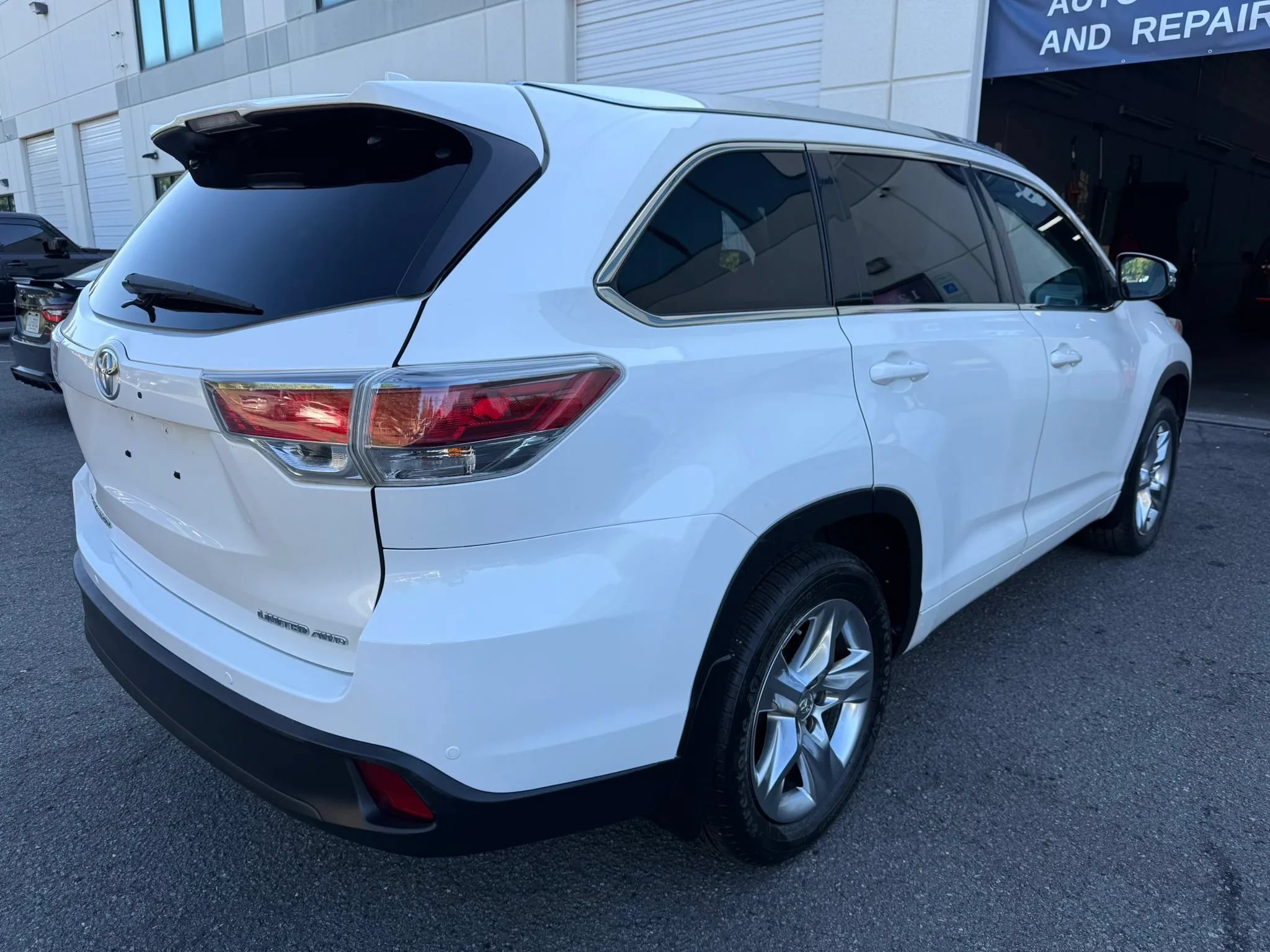 Used 2015 Toyota Highlander Limited AWD/4WD image 12