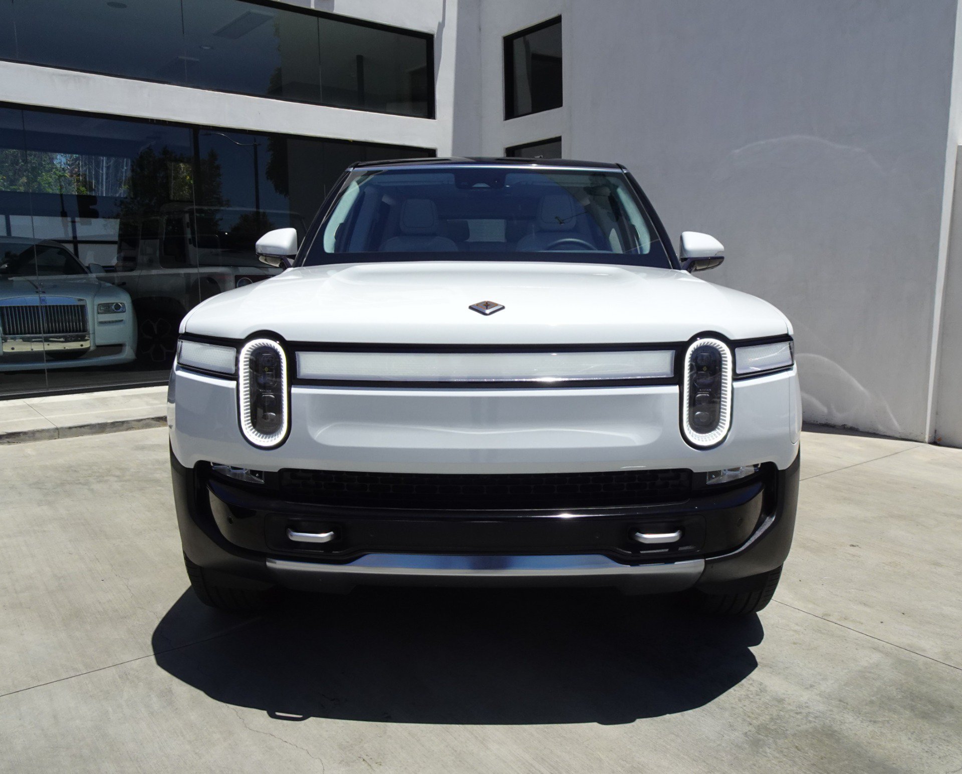 Used 2024 Rivian R1S Adventure AWD/4WD image 3
