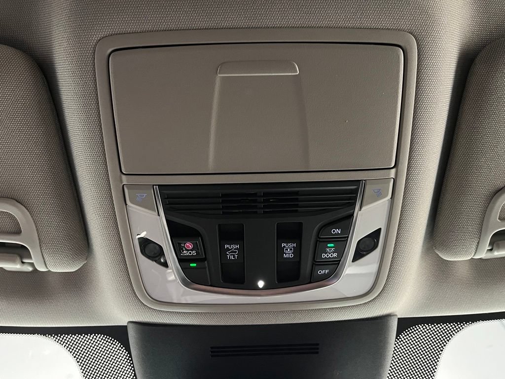 Certified 2025 Acura MDX SH-AWD w/ Technology Package image 9
