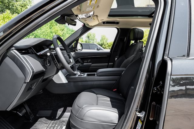 New 2027 Land Rover Range Rover Long Wheelbase SE AWD/4WD image 4