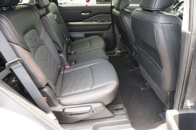 Used 2025 Nissan Pathfinder Platinum w/ Cargo Package FWD image 16