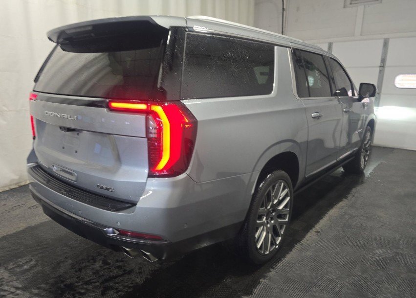 Used 2025 GMC Yukon XL Denali Ultimate image 2