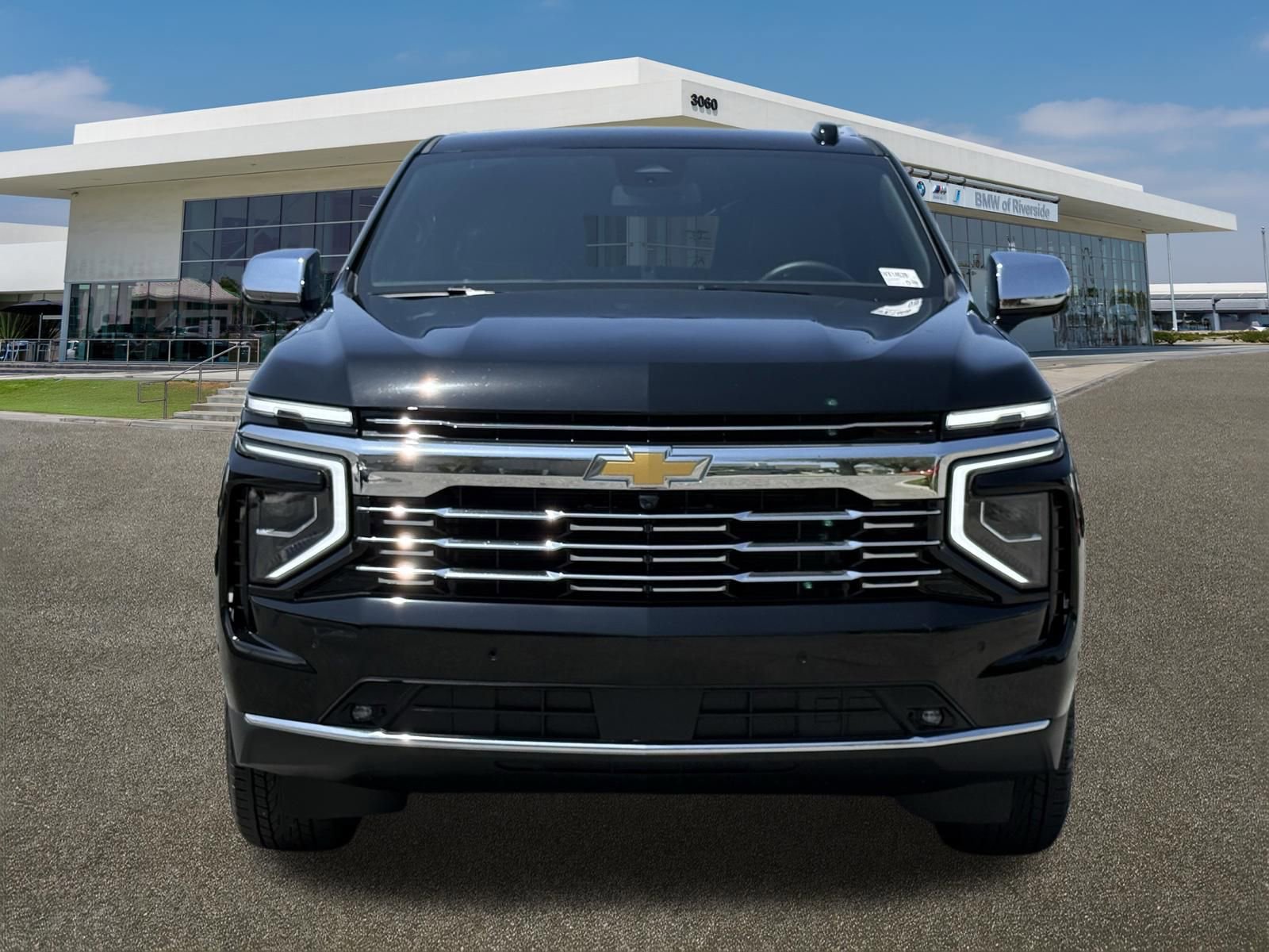 Used 2025 Chevrolet Suburban Premier RWD image 3