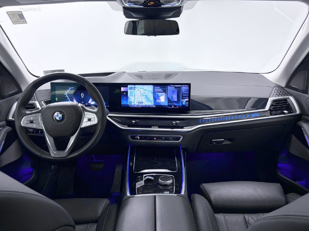Used 2023 BMW X7 xDrive40i w/ Premium Package AWD/4WD image 2