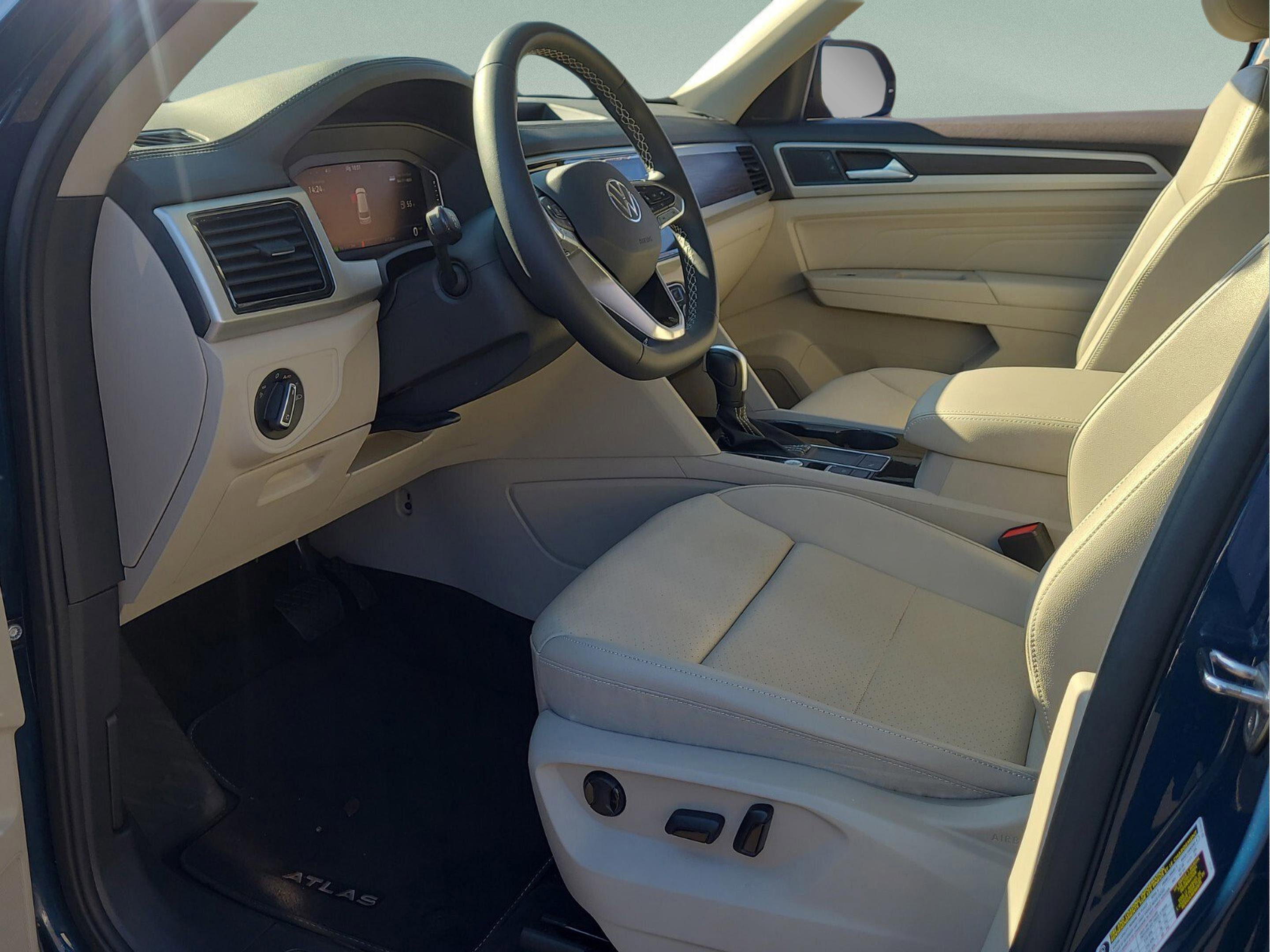 Used 2023 Volkswagen Atlas SE image 14